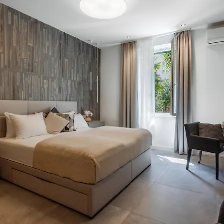 Gabi- New , 5 Min Walk From Diocletian S Palace *