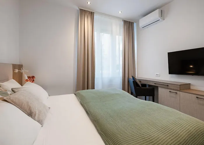 Gabi- New , 5 Min Walk From Diocletian S Palace Apartment *
