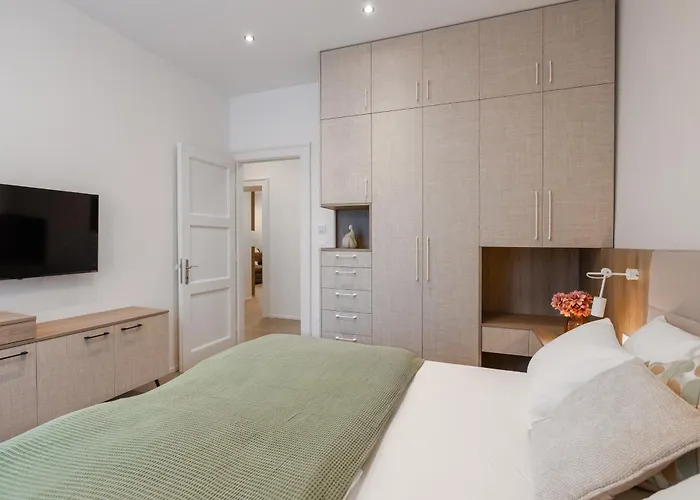 Gabi- New , 5 Min Walk From Diocletian S Palace *