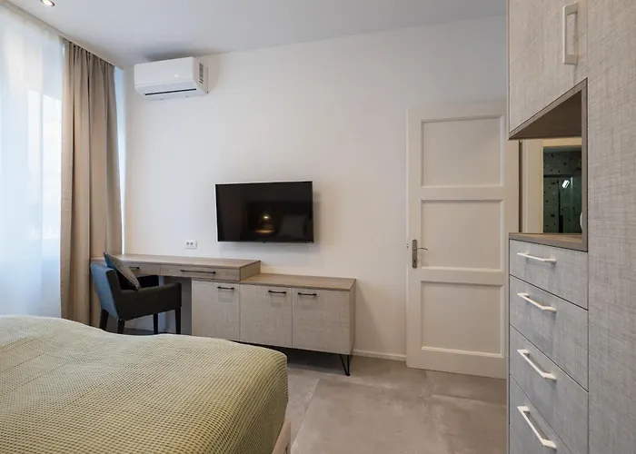 Gabi- New , 5 Min Walk From Diocletian S Palace Apartment
