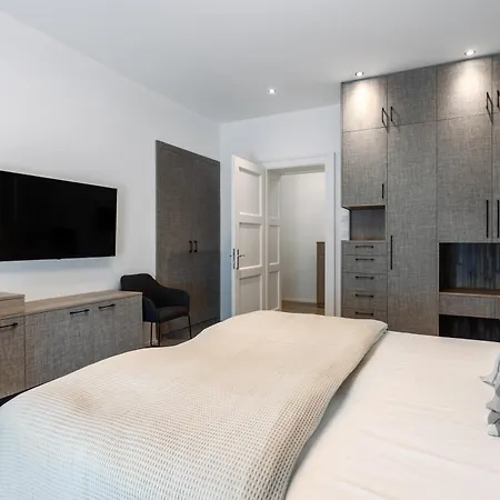 Gabi- New , 5 Min Walk From Diocletian S Palace Apartmán