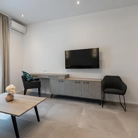 Apartment Gabi- New , 5 Min Walk From Diocletian S Palace *