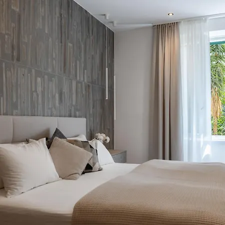 Apartment Gabi- New , 5 Min Walk From Diocletian S Palace