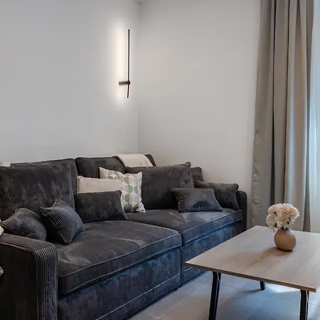 Apartment Gabi- New , 5 Min Walk From Diocletian S Palace