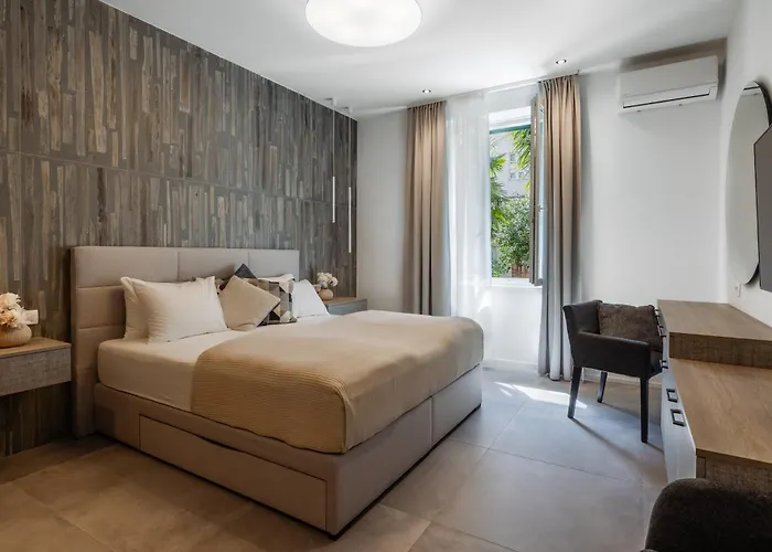 Gabi- New , 5 Min Walk From Diocletian S Palace *